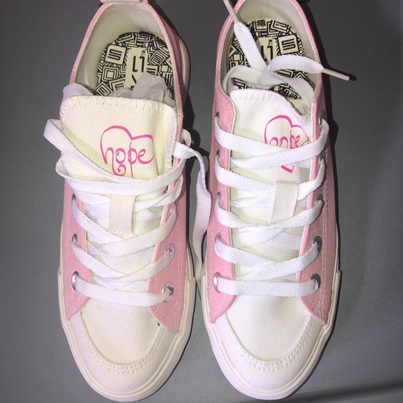 Skicks Shoes - Skicks Breast Cancer awareness sneakers